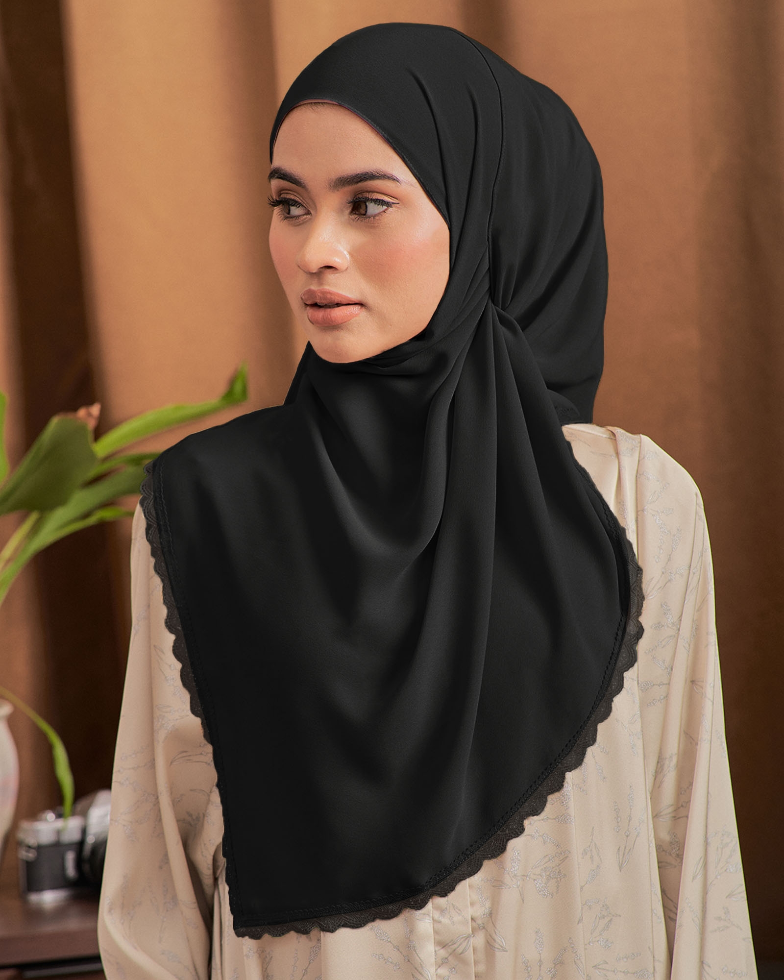 ALINA LACE SHAWL - BLACK