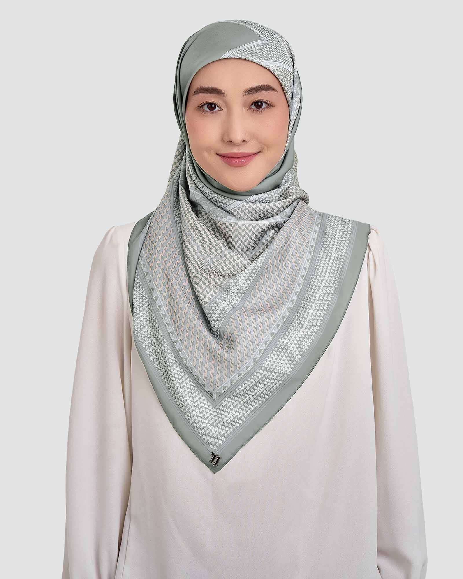 ANKA MATTE SATIN SQUARE - DAMASK GREEN