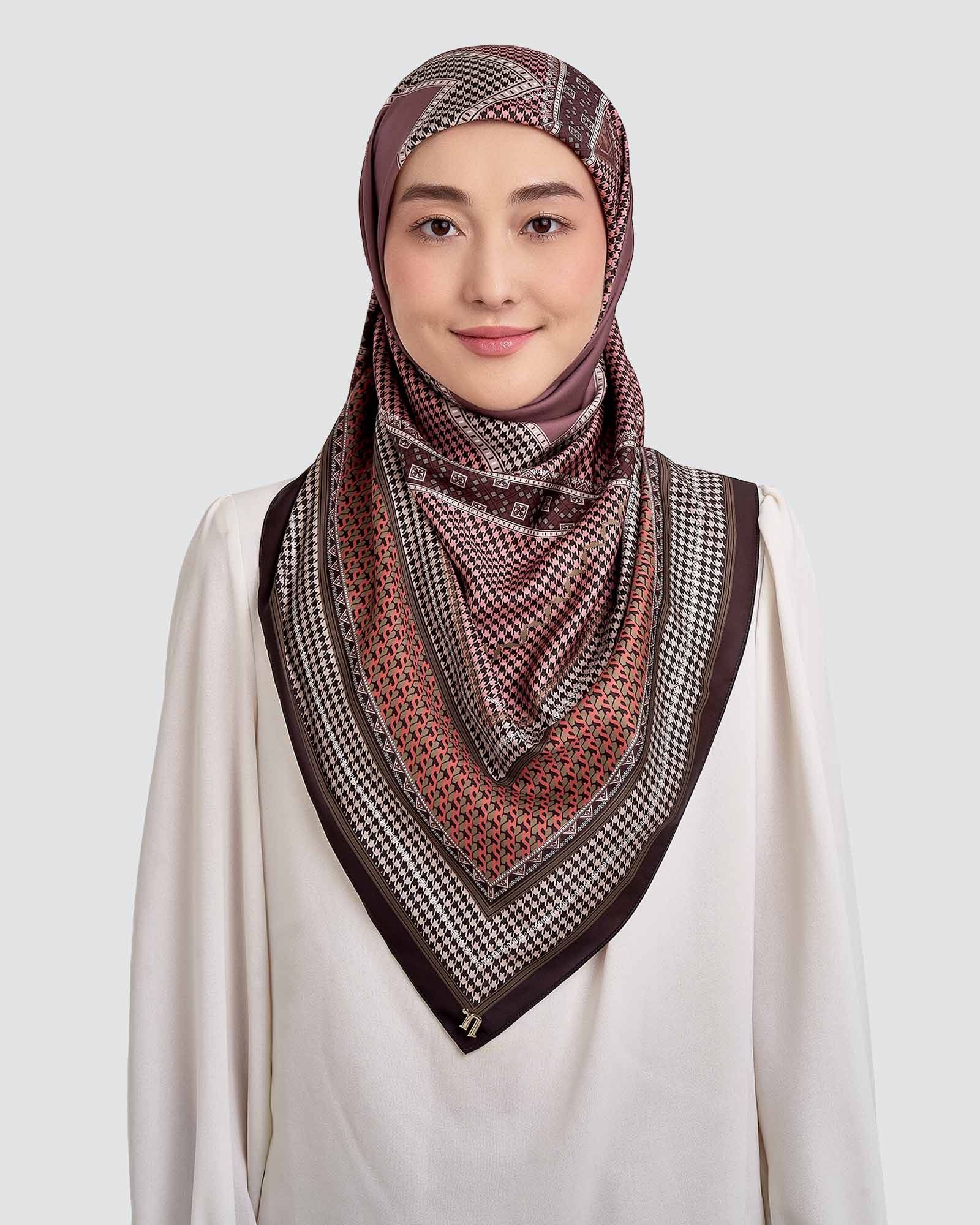 ANKA MATTE SATIN SQUARE - OTTOMAN RUBY