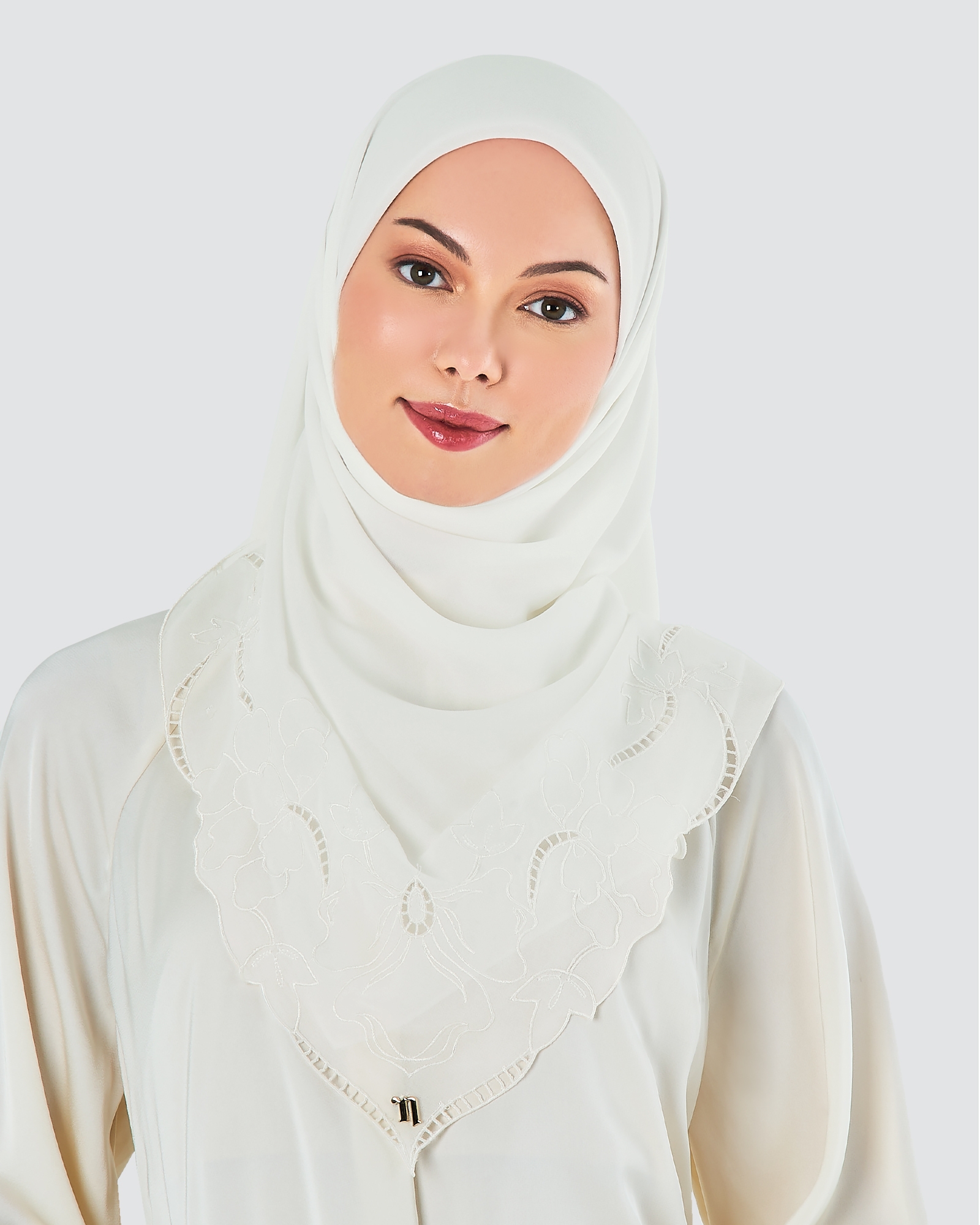 MAHSURI EMBROIDERED SQUARE - WHITE