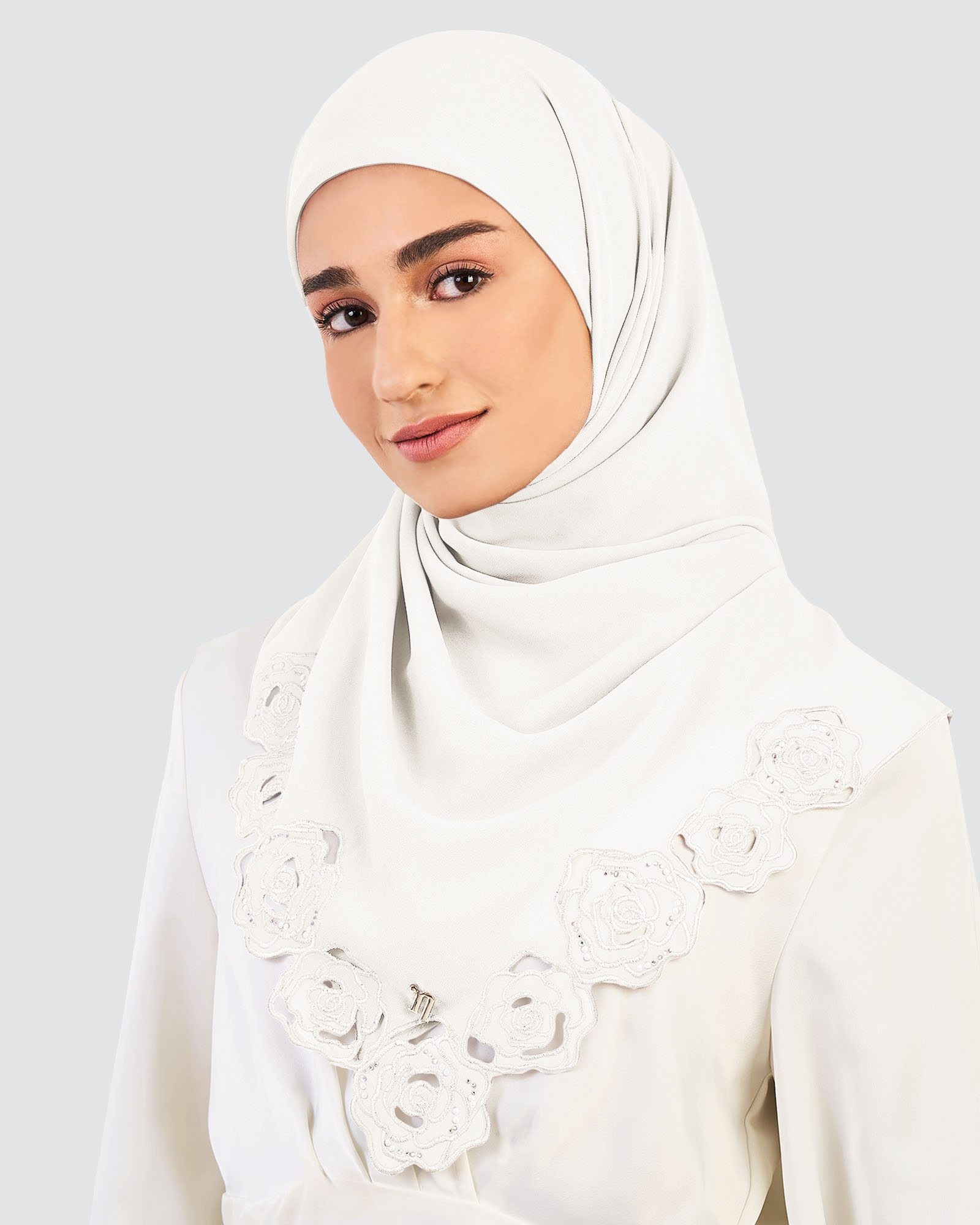 ROSE EMBROIDERED CRYSTAL SQUARE - WHITE