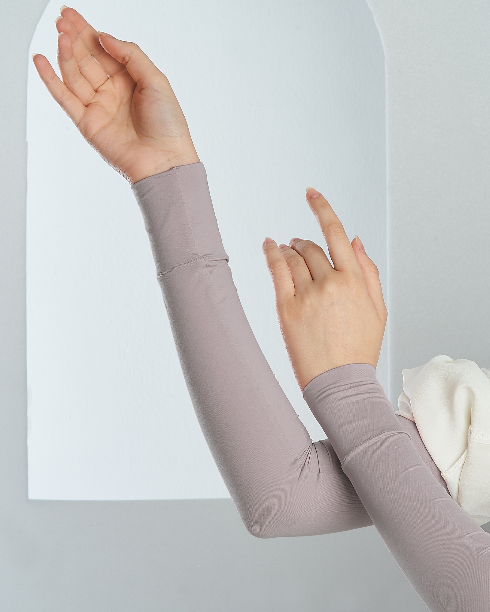 NWEAR AURA HAND SOCKS - BRIDAL ROSE