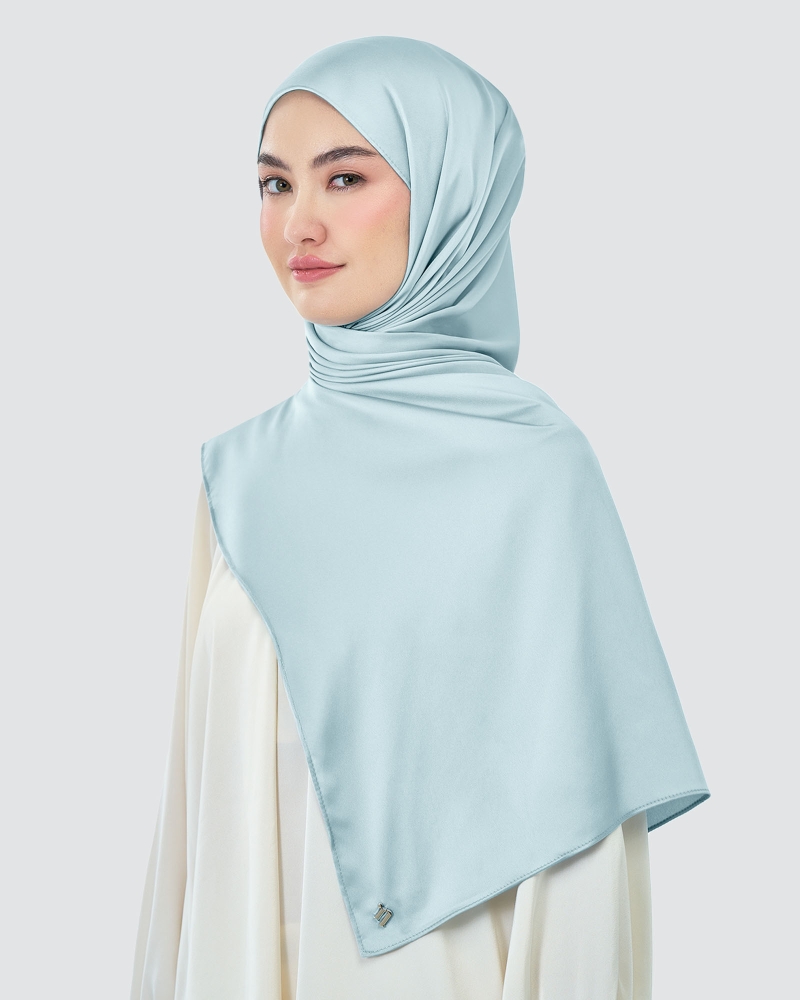 Image of AMAYA SATIN SHAWL - BLUE FOG