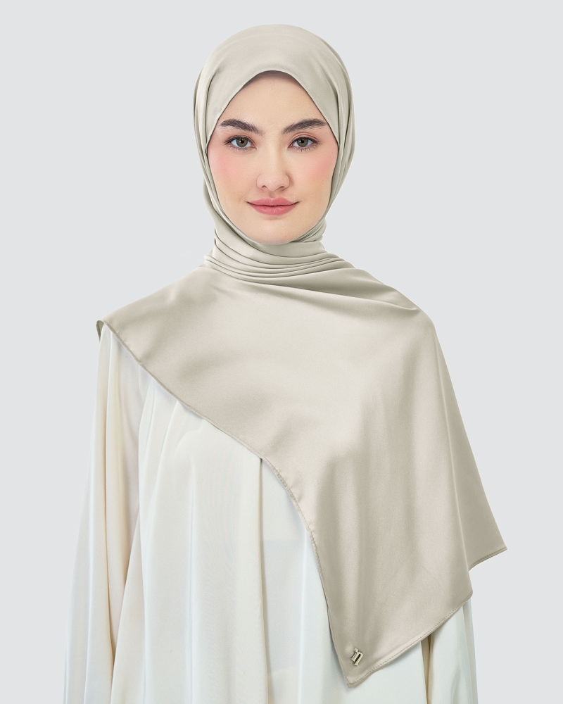 Image of AMAYA SATIN SHAWL - CHATEAU GREY