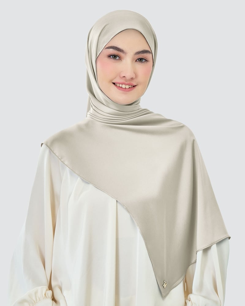 Image of AMAYA SATIN SHAWL - CHATEAU GREY