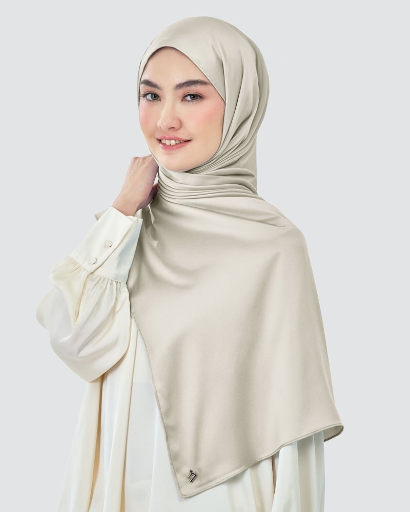 Image of AMAYA SATIN SHAWL - CHATEAU GREY