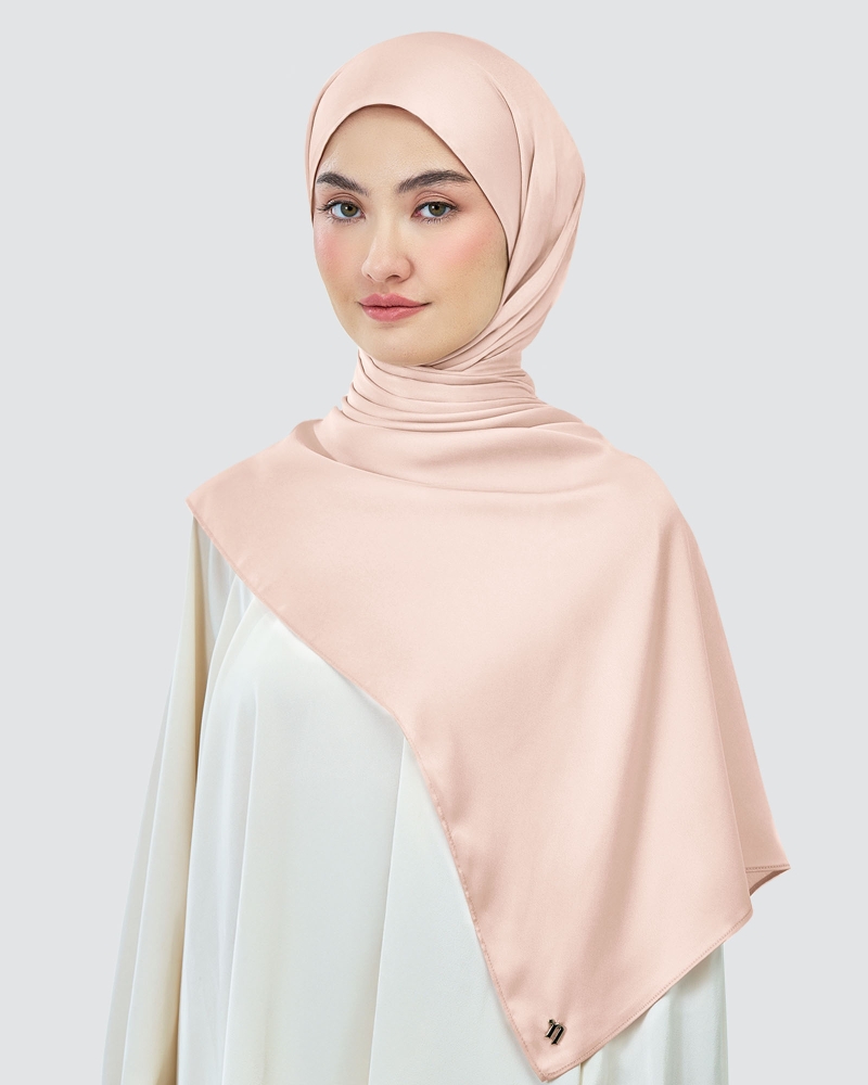 Image of AMAYA SATIN SHAWL - LOTUS