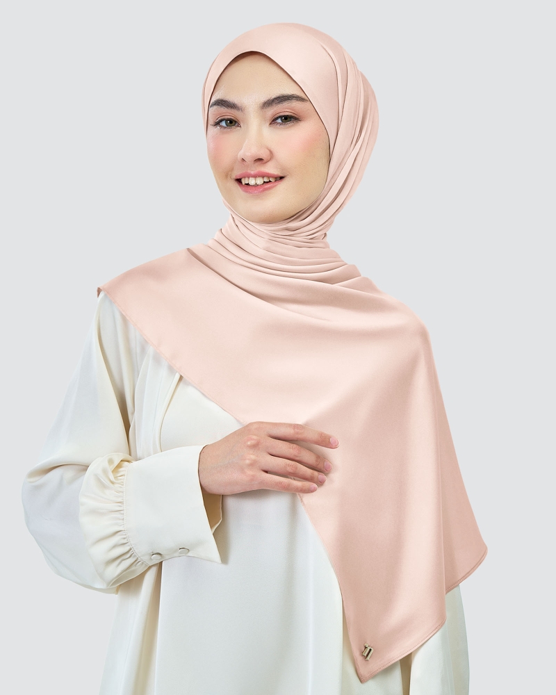 Image of AMAYA SATIN SHAWL - LOTUS