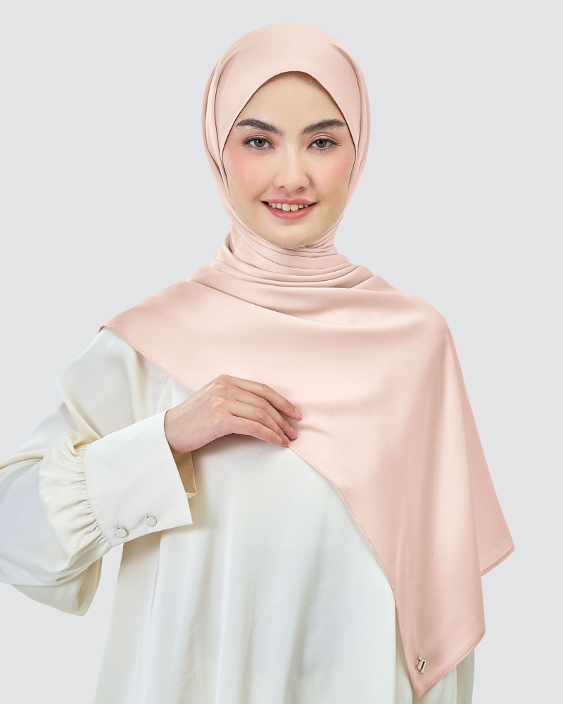 Image of AMAYA SATIN SHAWL - LOTUS