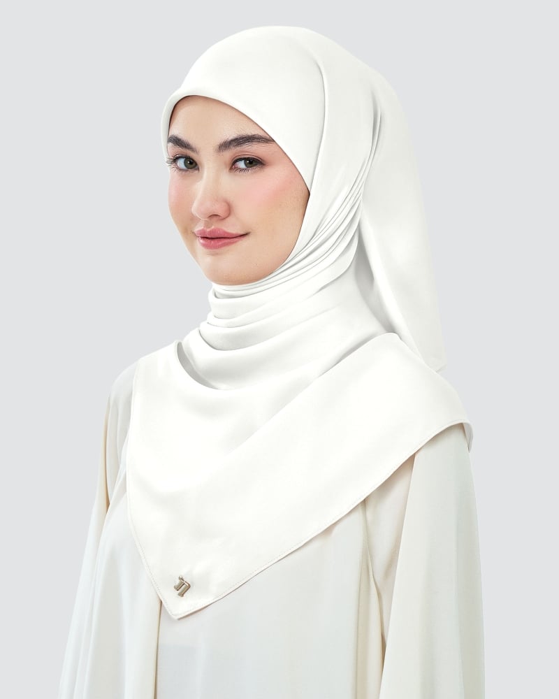 Image of AMAYA SATIN SQUARE - BRIGHT WHITE