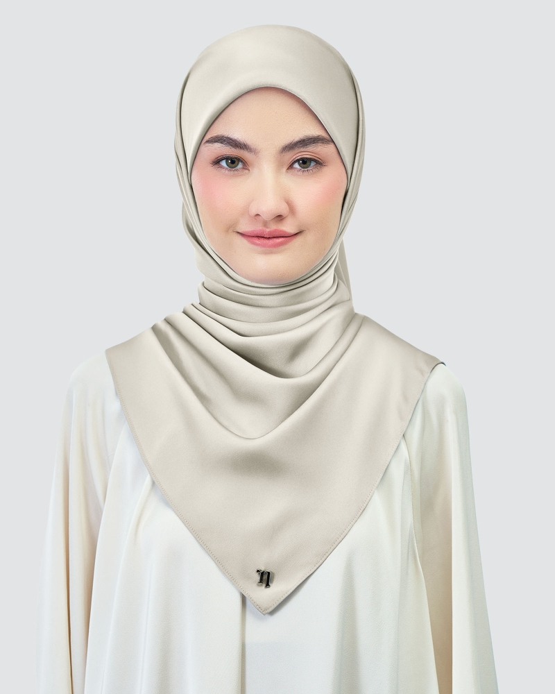 Image of AMAYA SATIN SQUARE - CHATEAU GREY