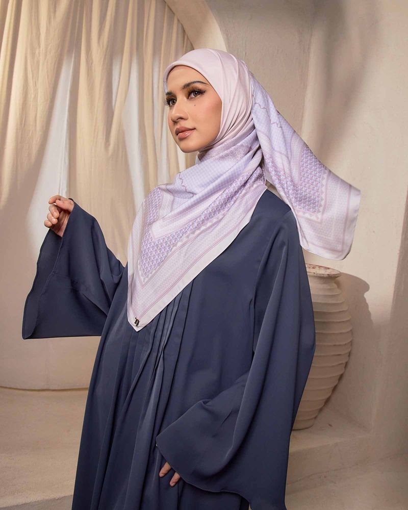 Image of ANKA MATTE SATIN SQUARE - SILVER DUNE