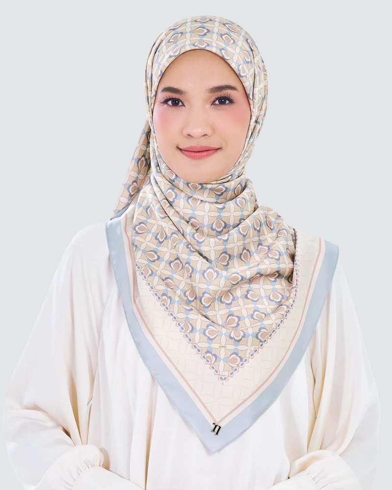 Image of CALLA SQUARE - CASPER