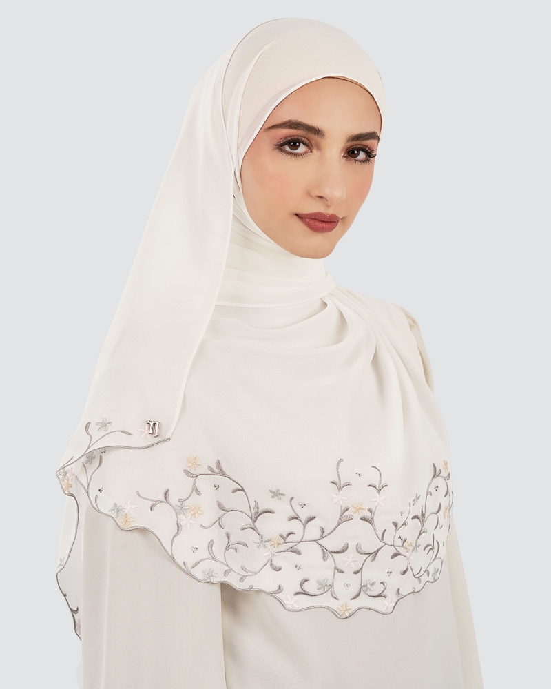 Image of CENDANA SULAM CRYSTAL SHAWL - WHITE