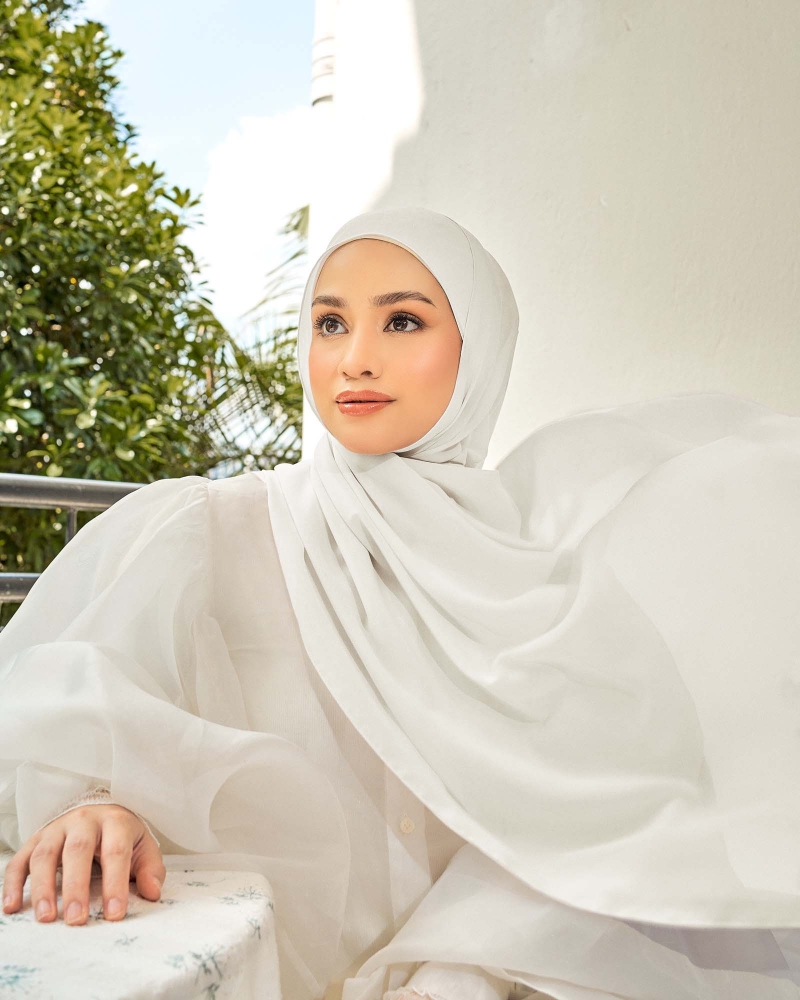 Image of CLOUD CHIFFON SHAWL - MARBLE