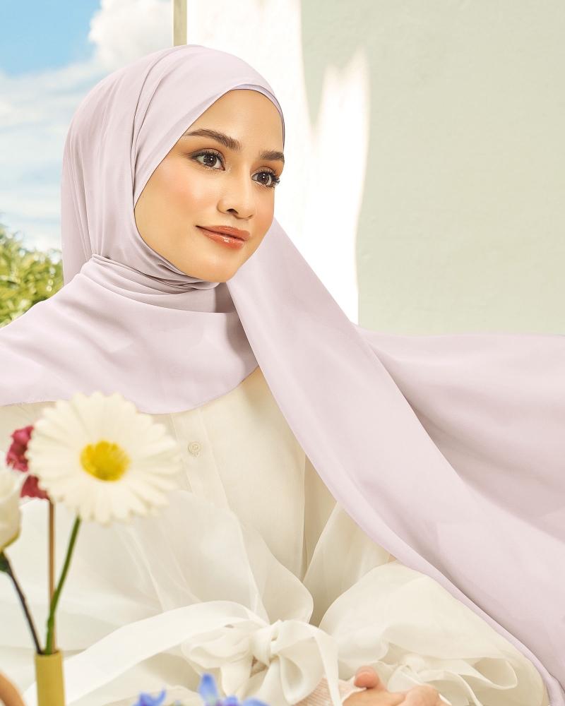 Image of CLOUD CHIFFON SHAWL - TARO MILK