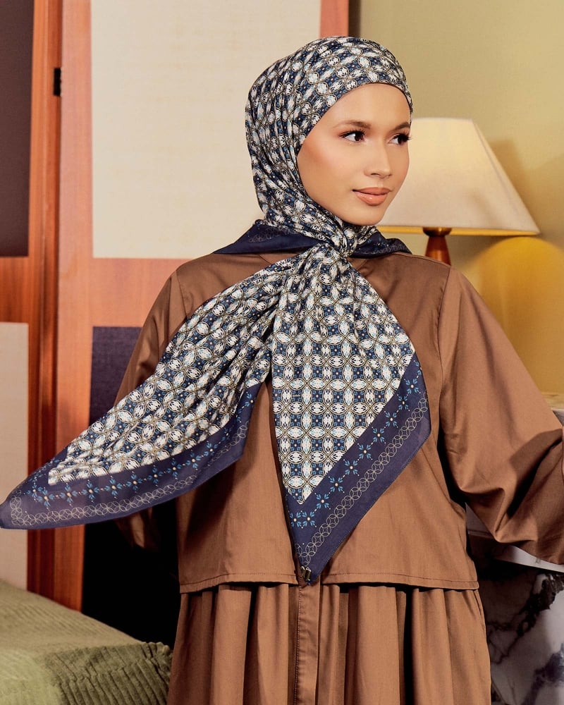 Image of ECHO GEOMETRIC COTTON VOILE SQUARE - INDIGO