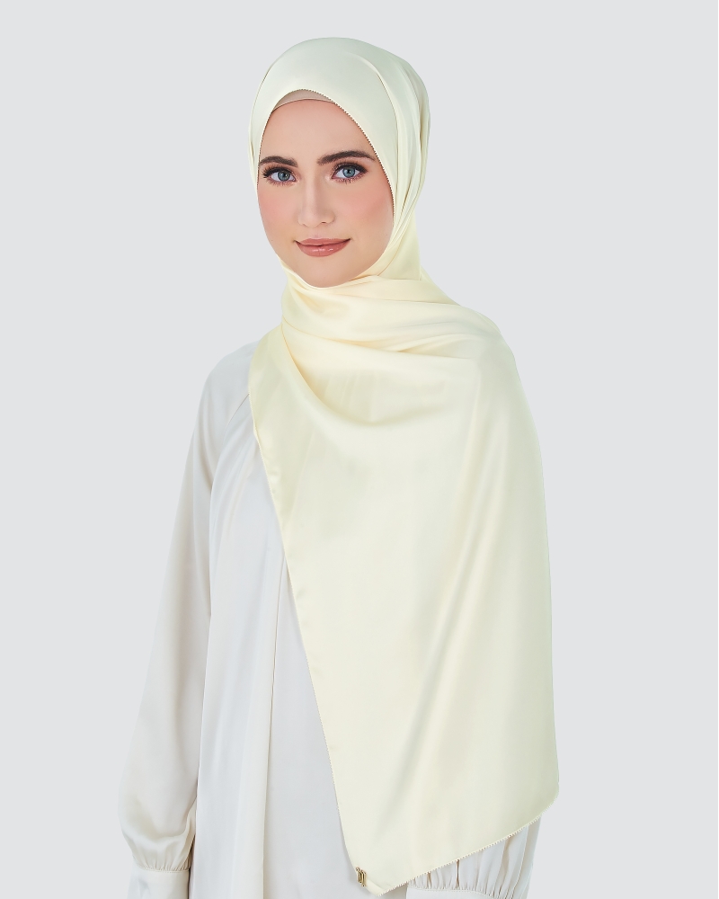 Image of EILA SATIN SHAWL - SNOW