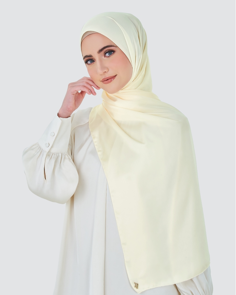 Image of EILA SATIN SHAWL - SNOW