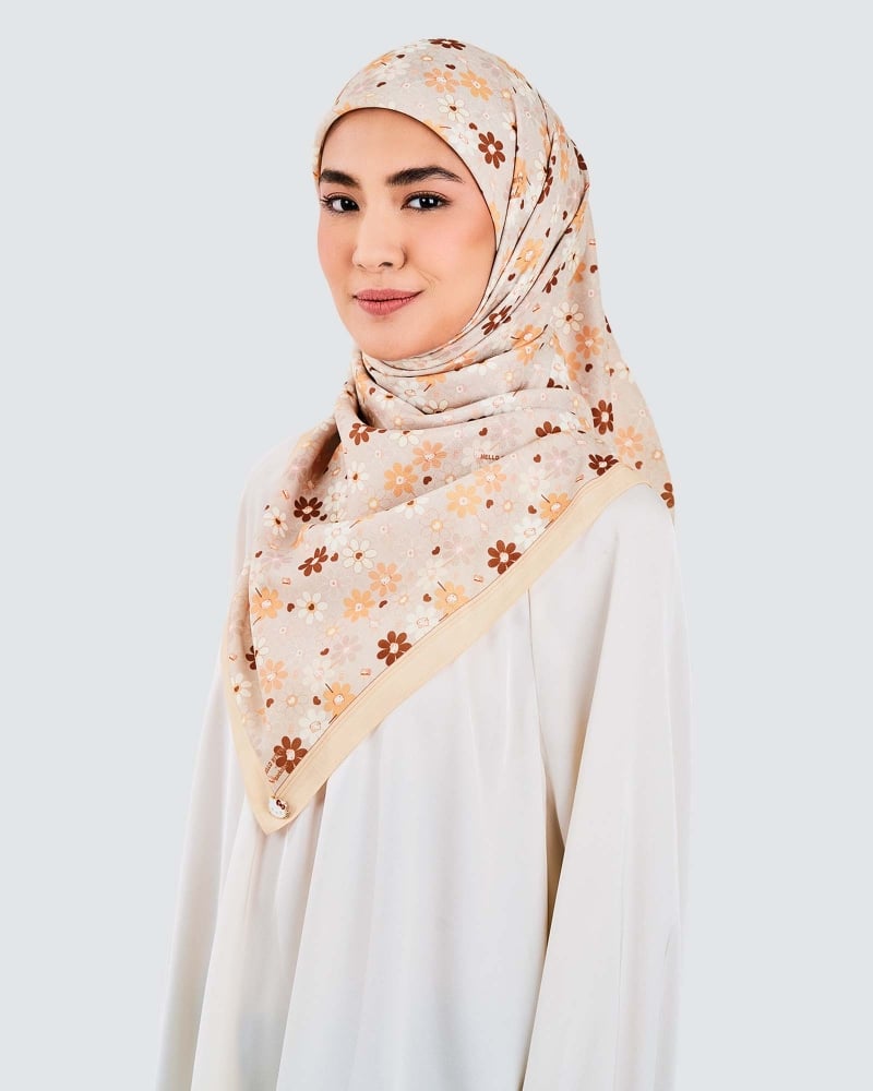 Image of HELLO KITTY X NAELOFAR SQUARE - BUTTERSCOTCH