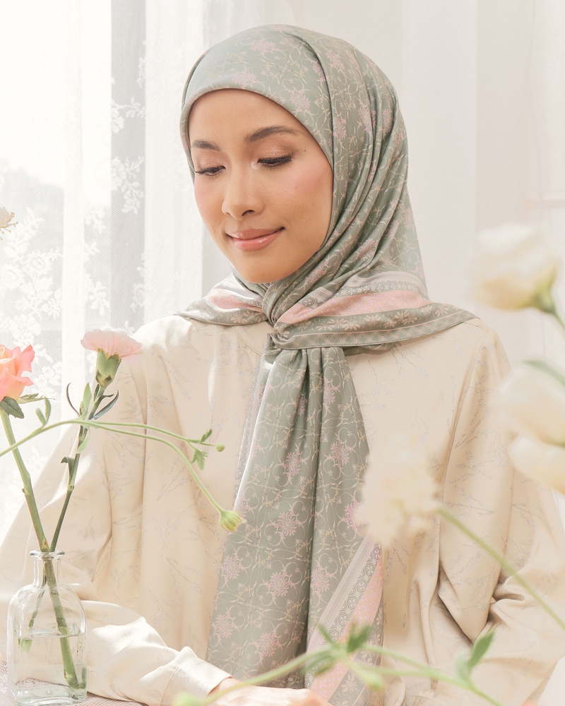 Image of ISABELLE SQUARE - MILKY GREEN