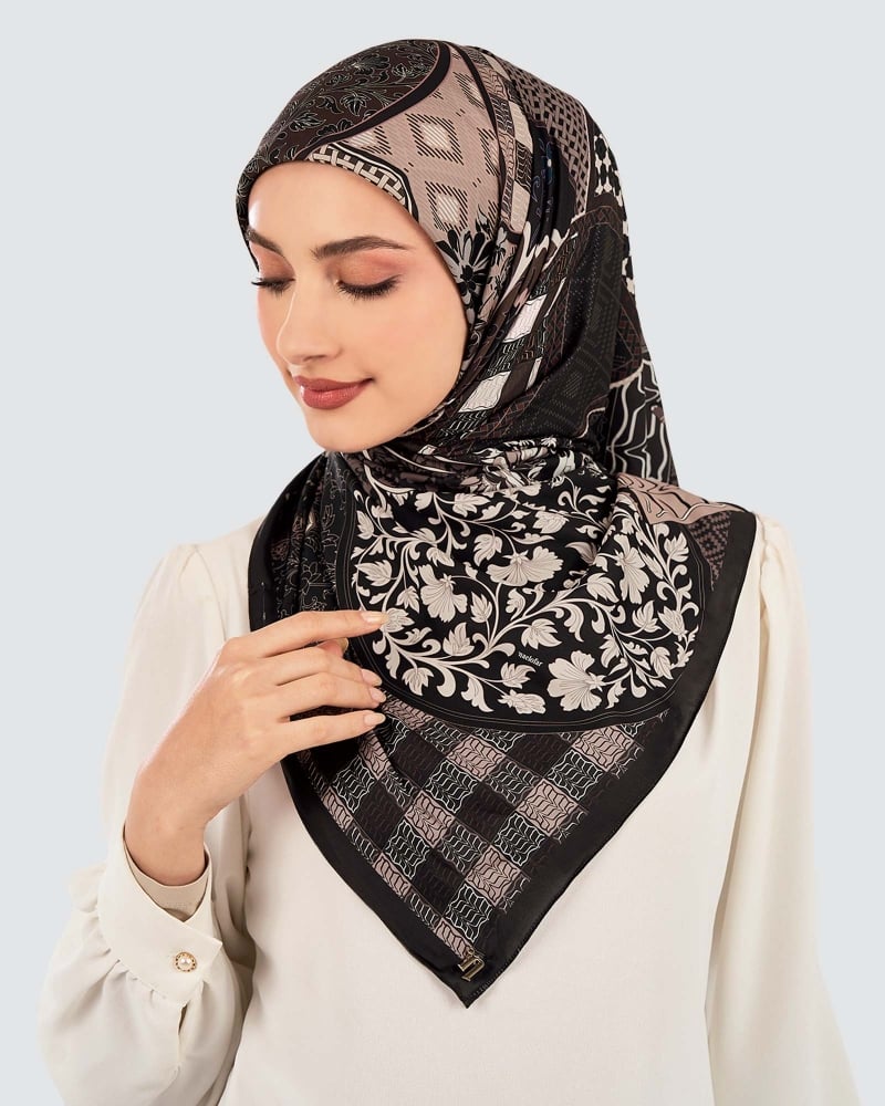 JAMUAN MATTE SATIN SQUARE - ALMOND LONDON