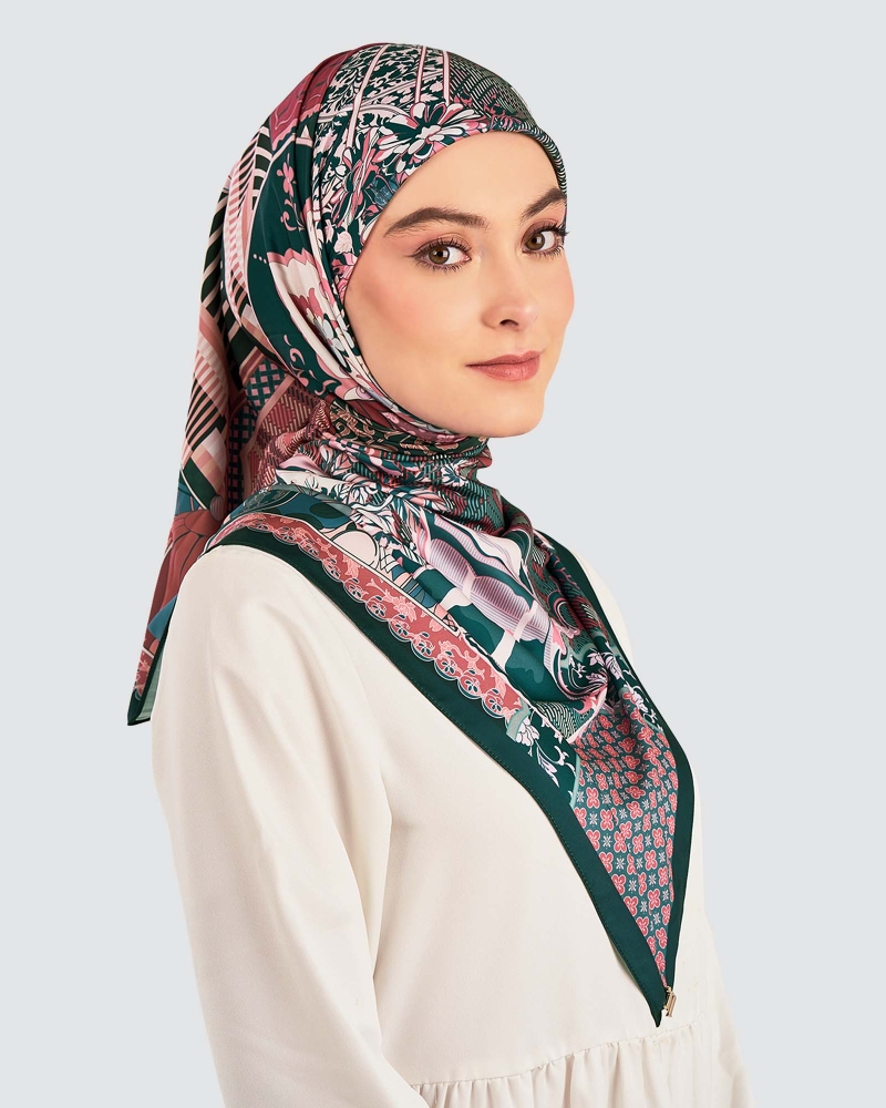 Image of JAMUAN MATTE SATIN SQUARE - DAUN PALAS