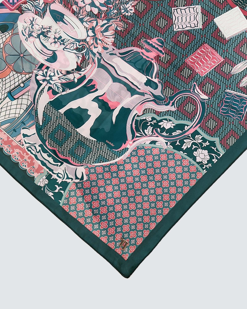 Image of JAMUAN MATTE SATIN SQUARE - DAUN PALAS
