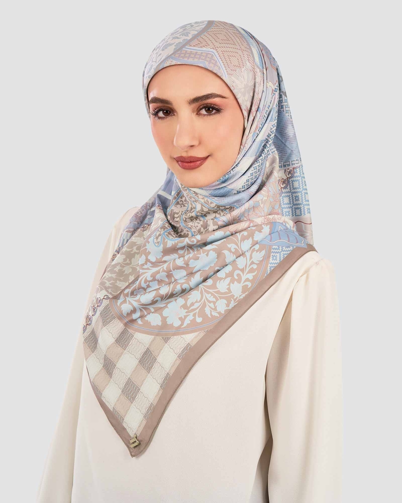 Image of JAMUAN MATTE SATIN SQUARE - PULUT TAI TAI