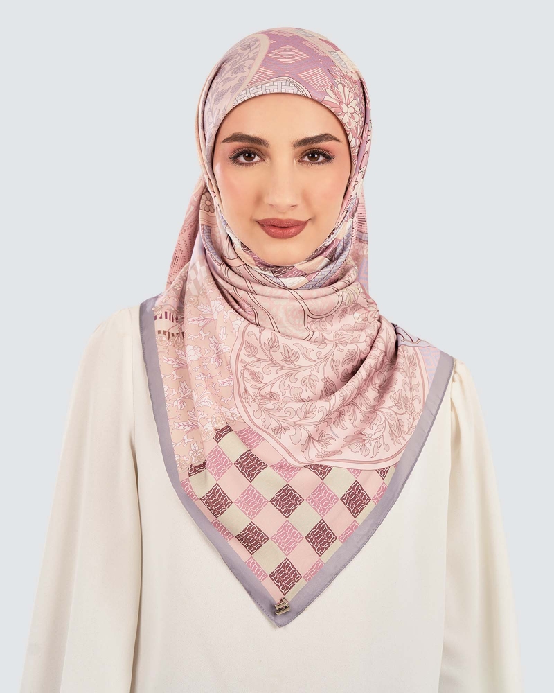 Image of JAMUAN MATTE SATIN SQUARE - SUJI PELANGI