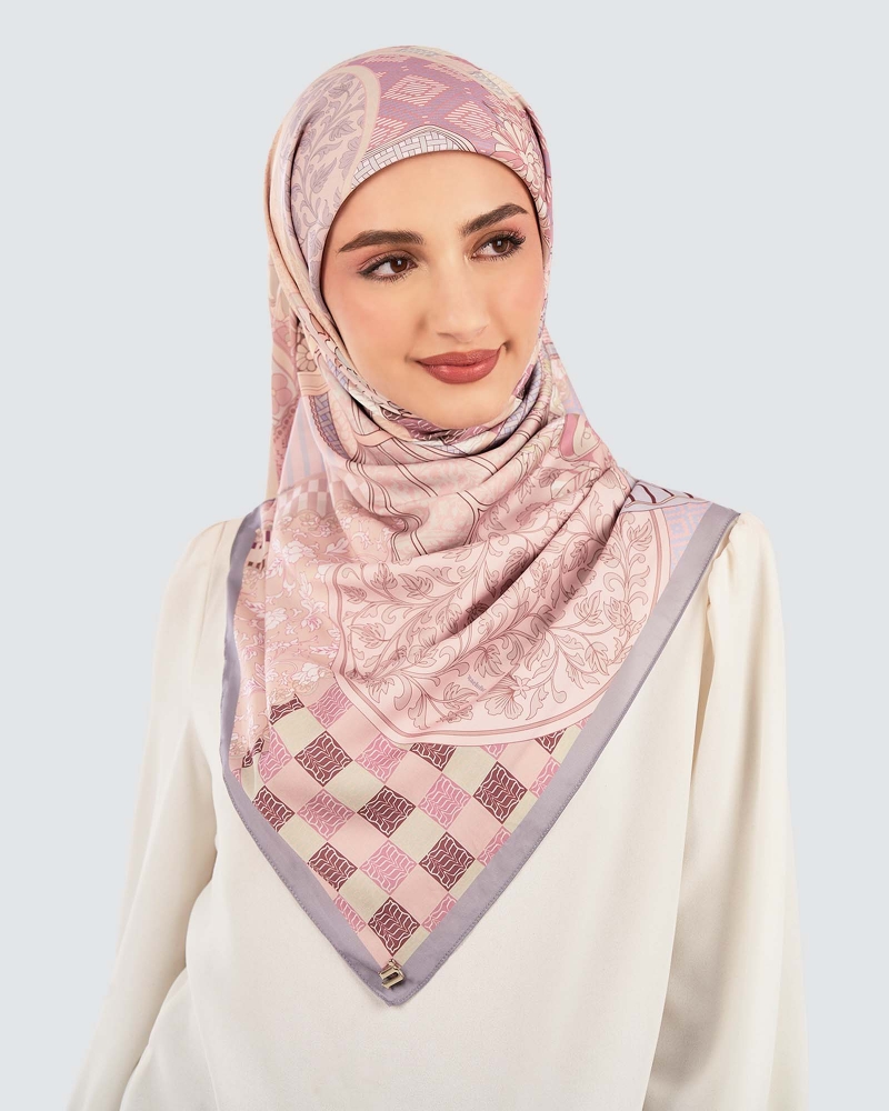 Image of JAMUAN MATTE SATIN SQUARE - SUJI PELANGI