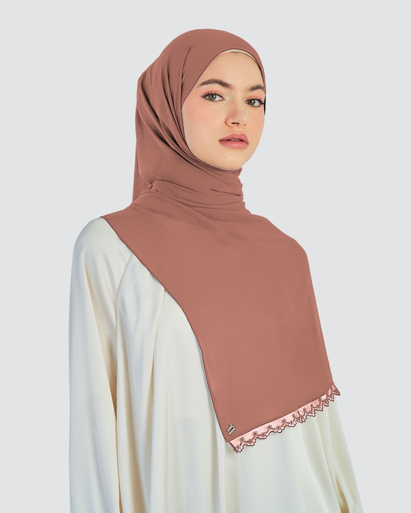 Image of JUWITA LACE SHAWL - BLUSH