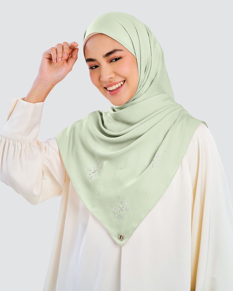 Image of LADY MARISA CRYSTAL MATTE SATIN SHAWL - PEPPERMINT