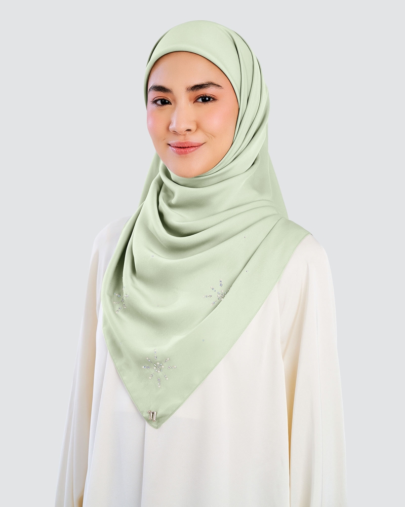 Image of LADY MARISA CRYSTAL MATTE SATIN SQUARE - PEPPERMINT