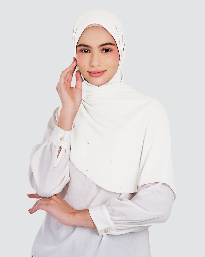 Image of LADY SARAH CRYSTAL SHAWL - WHITE