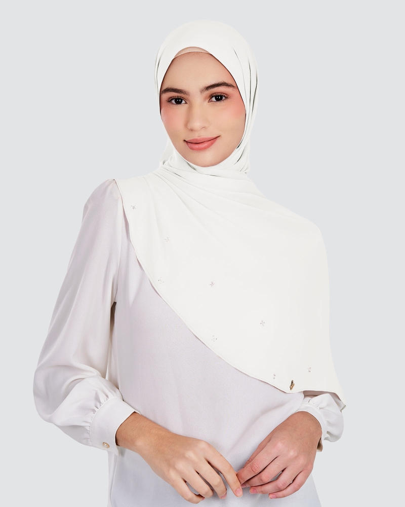 Image of LADY SARAH CRYSTAL SHAWL - WHITE