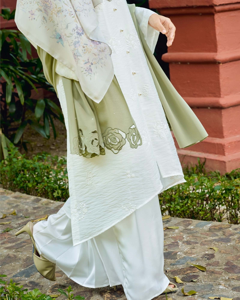 Image of LEDANG KURUNG SET - OFF WHITE