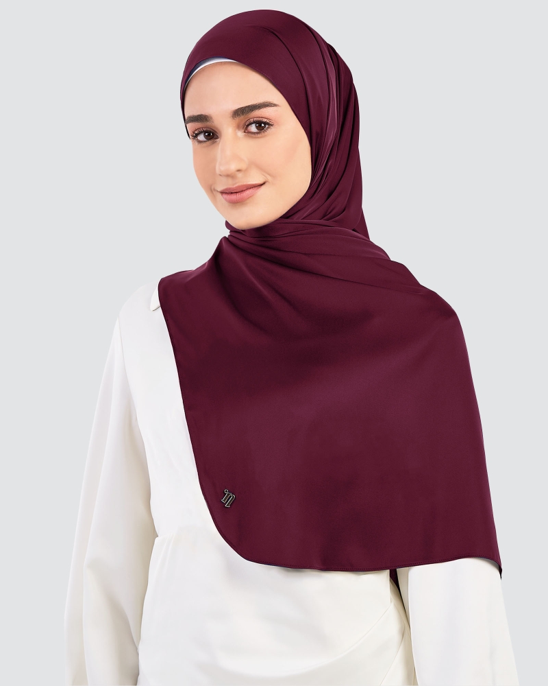 Image of LUNA SATIN SHAWL - MAROON