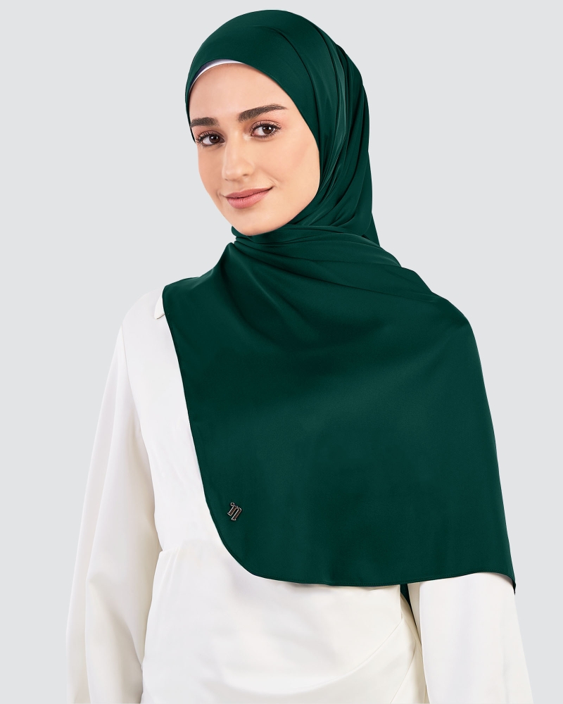 Image of LUNA SATIN SHAWL - PINE