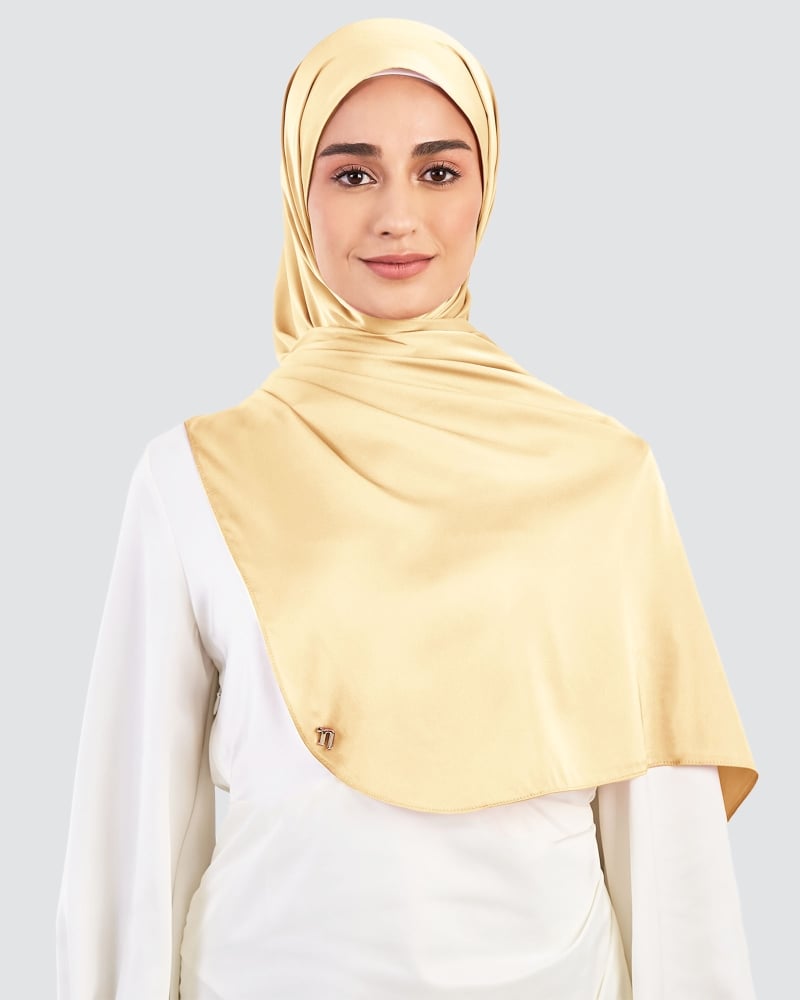 Image of LUNA SATIN SHAWL - SHORTBREAD