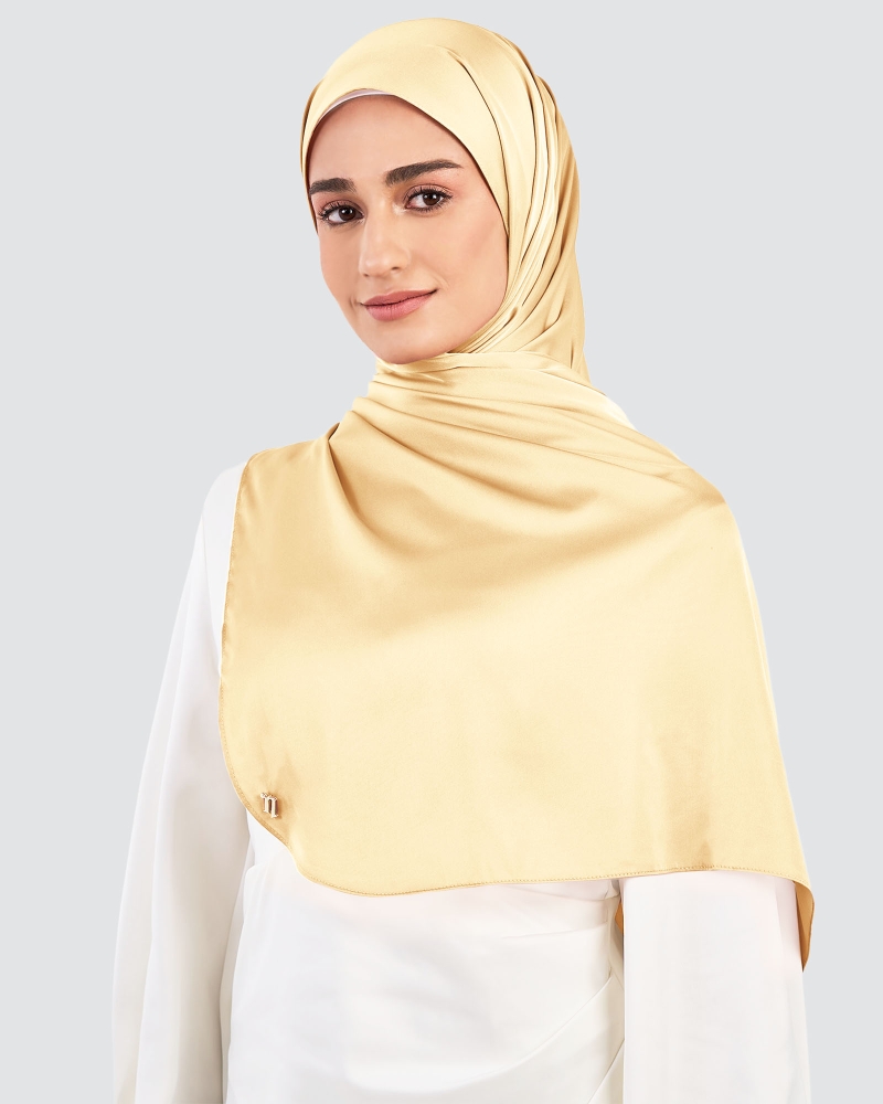 Image of LUNA SATIN SHAWL - SHORTBREAD