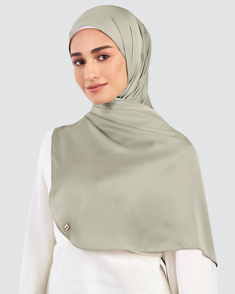 Image of LUNA SATIN SHAWL - STEEL