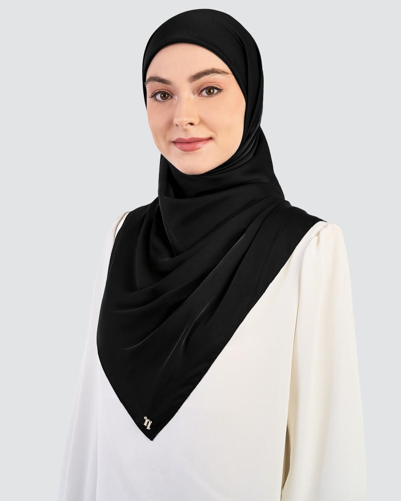 Image of LUNA SATIN SQUARE - BLACK