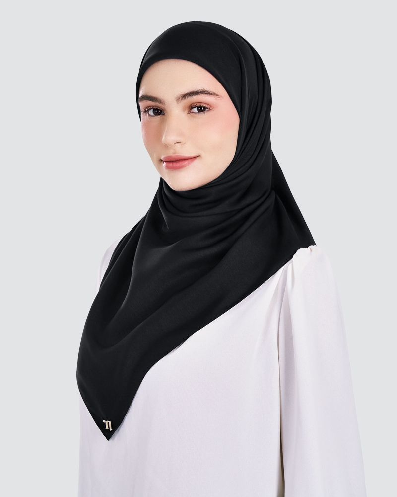 Image of MARISA MATTE SATIN SQUARE - BLACK