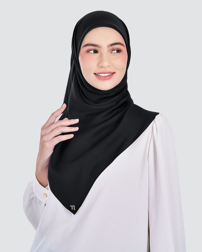 Image of MARISA MATTE SATIN SQUARE - BLACK