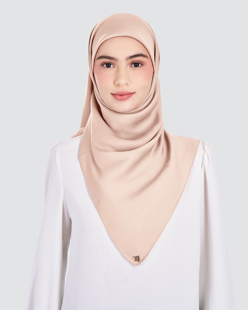 Image of MARISA MATTE SATIN SQUARE - LOTUS