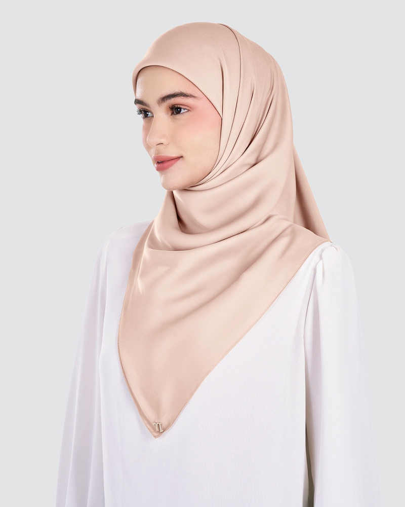 Image of MARISA MATTE SATIN SQUARE - LOTUS