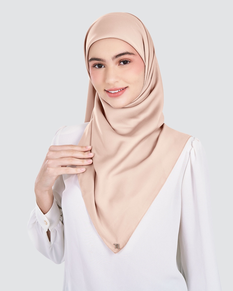 Image of MARISA MATTE SATIN SQUARE - LOTUS