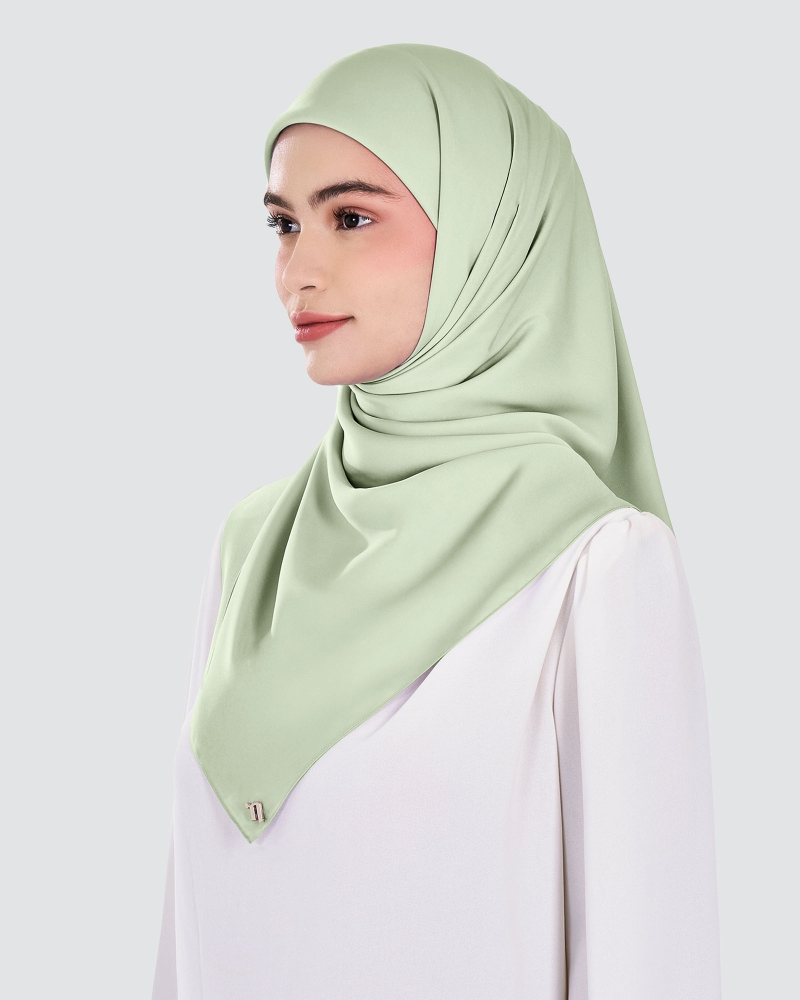 Image of MARISA MATTE SATIN SQUARE - PEPPERMINT