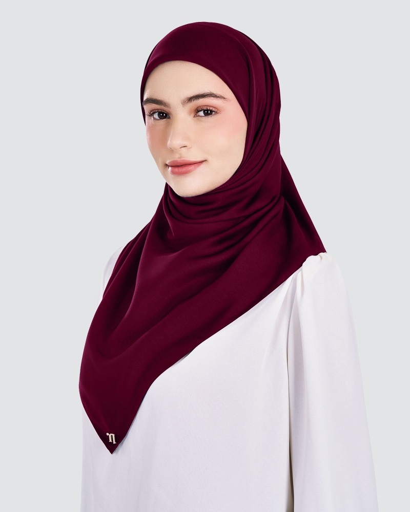 Image of MARISA MATTE SATIN SQUARE - RUBY